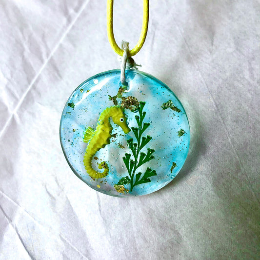 Seahorse necklace round shape